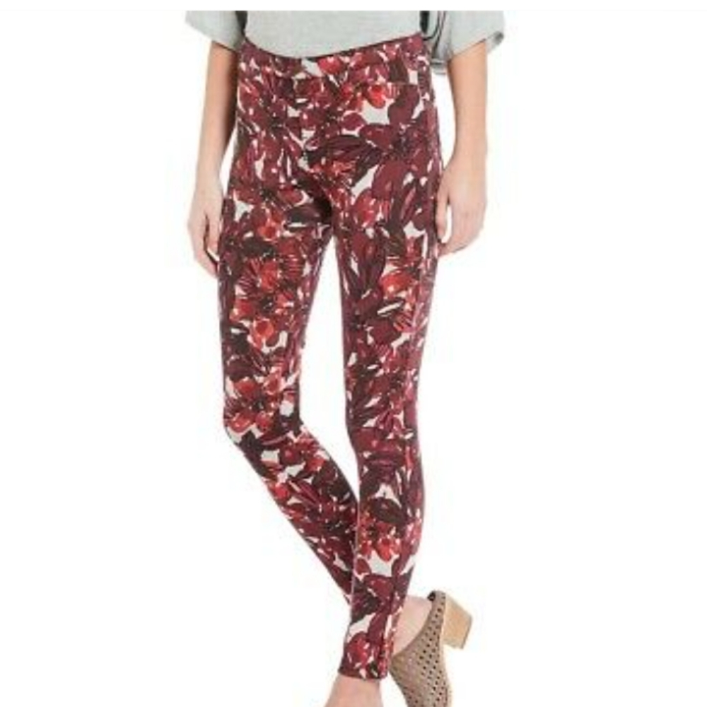 Red Floral Leggings denim HUE  leggings size med (8-10)